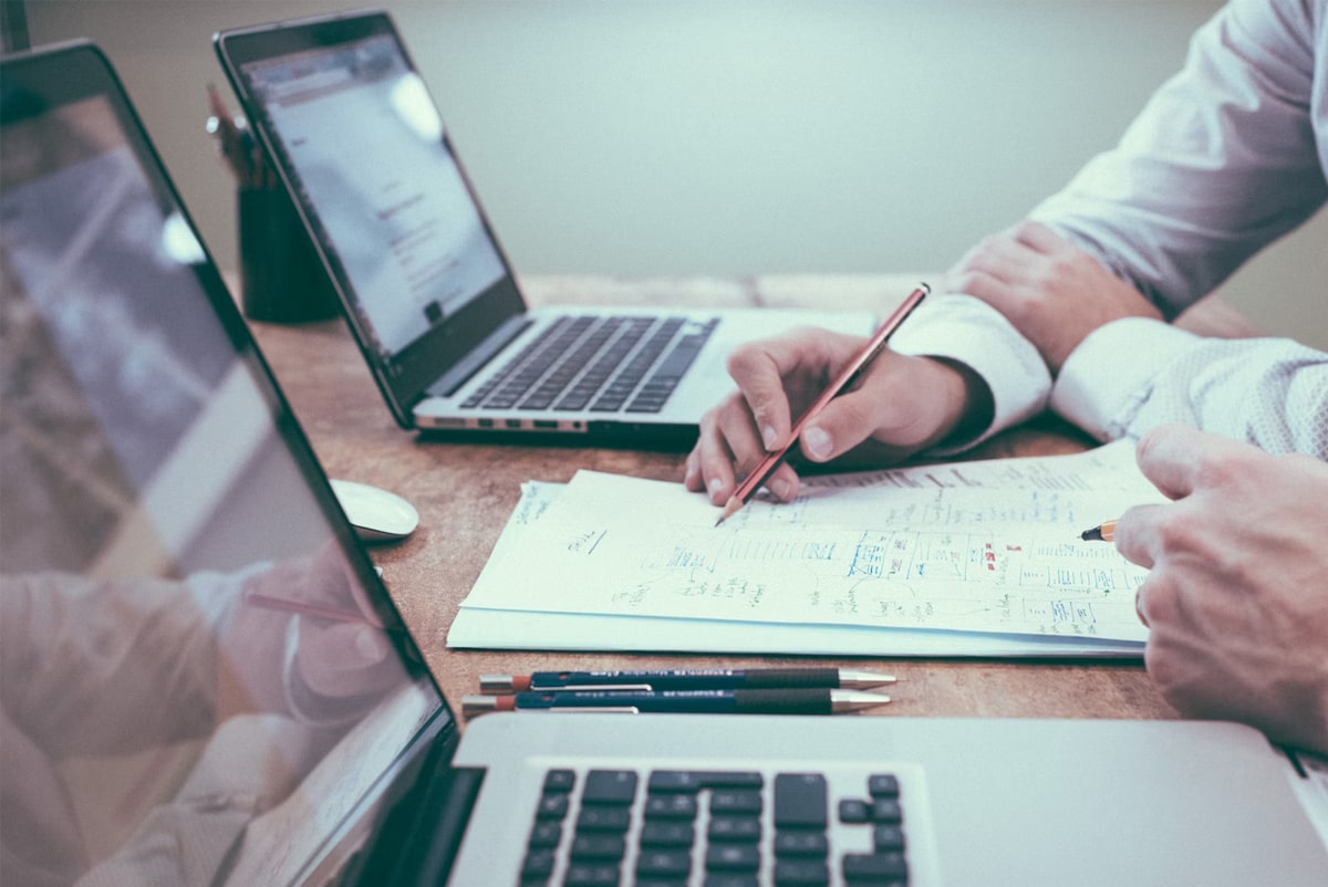 Triple Monitor Laptop Revolutionizing Data Science Project Management