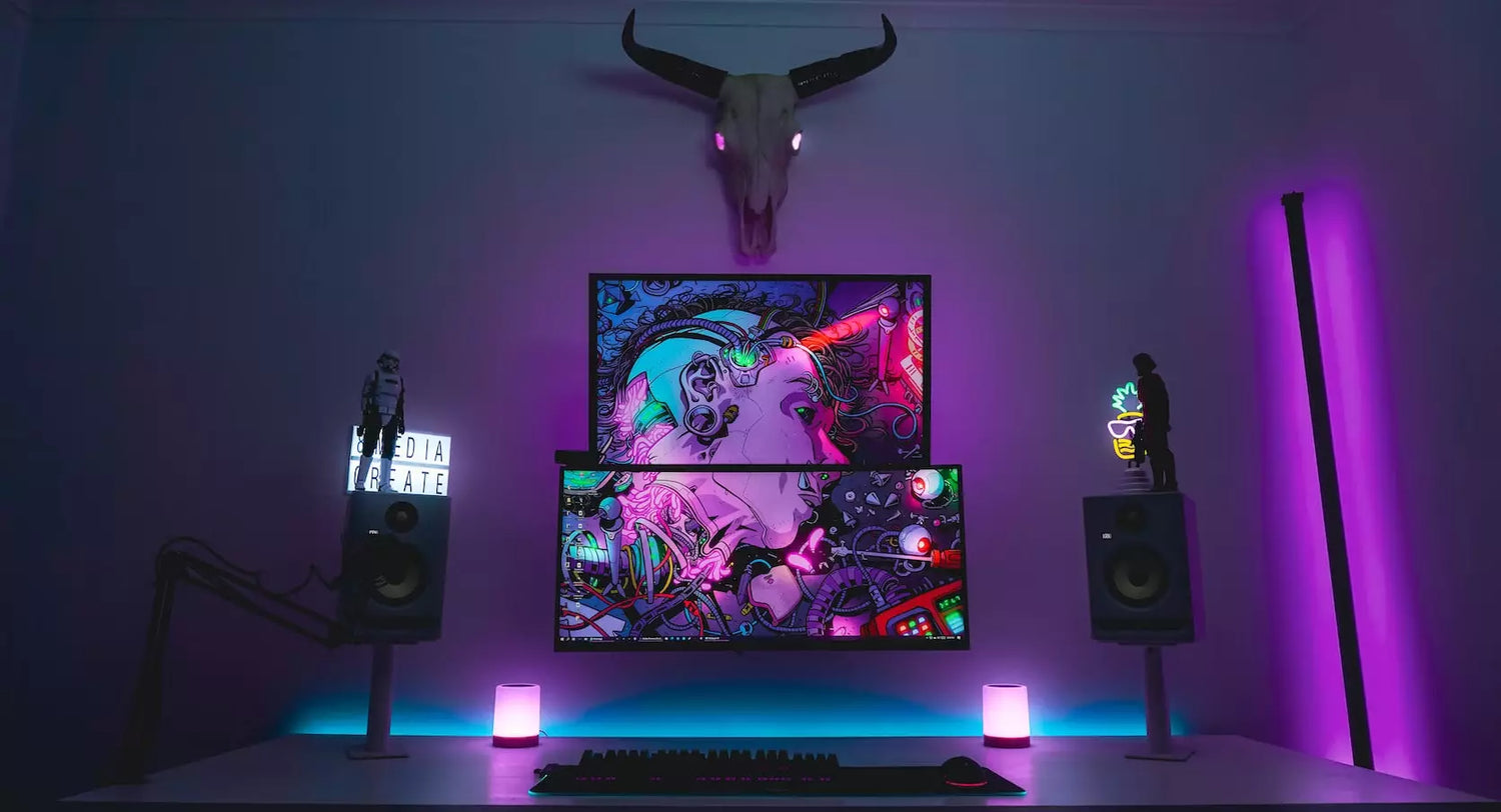 Curved vs. Flat Monitors: Decoding the Pros and Cons