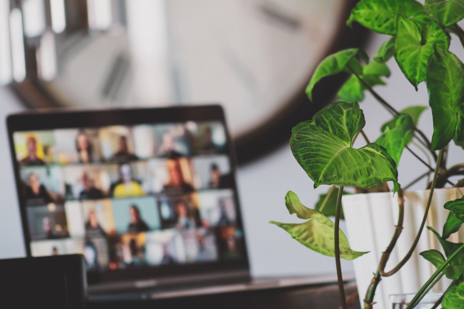 Ace Your Virtual Presentations: Virtual Presentation Tips & Equipment